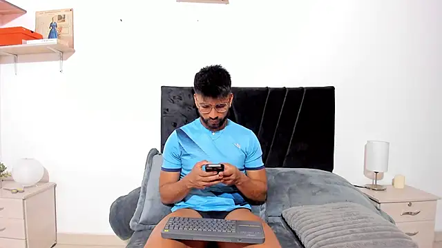 Taylormaccurdy  online show from February 2026 04:51:02 PM