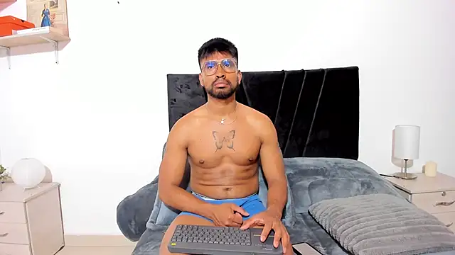 Taylormaccurdy  online show from February 2026 03:46:01 PM