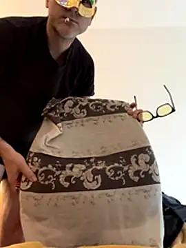 Chinolow online show from November 2025 07:27:01 PM