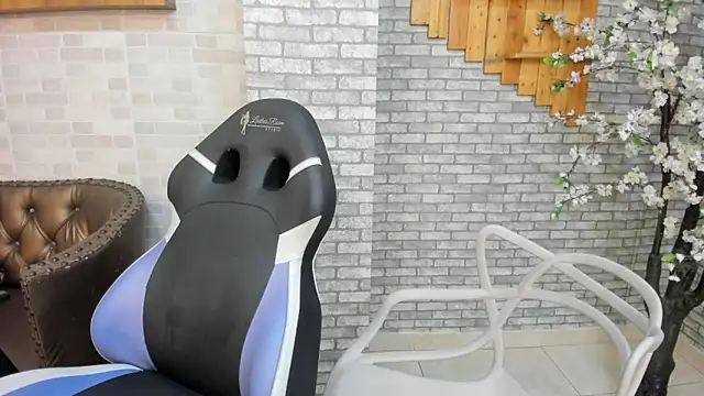 Alisonn Doll online show from December 2025 12:12:02 PM