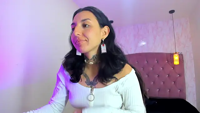 Snapshot of Iris__77 chatting on October 2025 05:31:02 PM Iris 77 online show from October 2025 05:31:02 PM