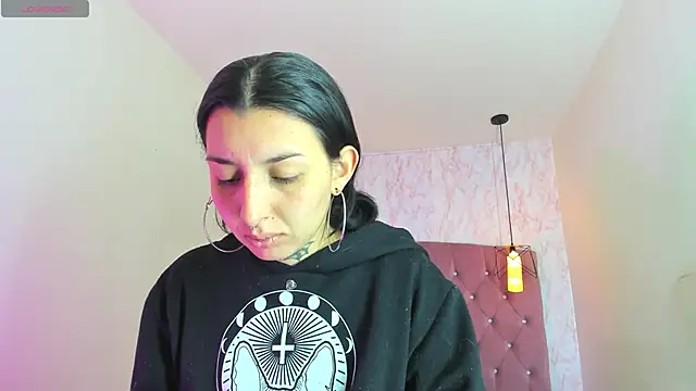 Snapshot of Iris__77 chatting on November 2025 06:31:02 PM Iris 77 online show from November 2025 06:31:02 PM