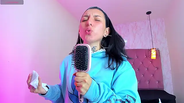 Snapshot of Iris__77 chatting on November 2025 11:43:02 AM Iris 77 online show from November 2025 11:43:02 AM