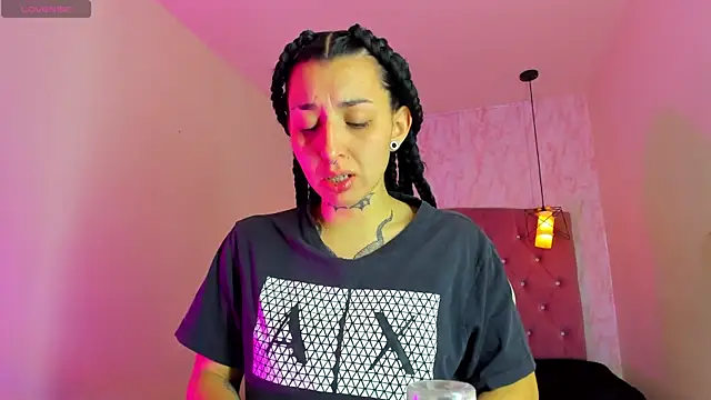 Snapshot of Iris__77 chatting on November 2025 01:36:01 PM Iris 77 online show from November 2025 01:36:01 PM