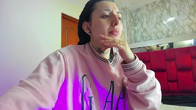 Snapshot of Iris__77 chatting on December 2025 12:43:02 PM Iris 77 online show from December 2025 12:43:02 PM