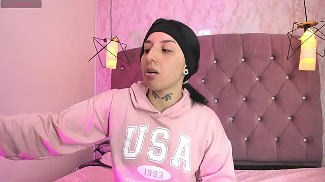 Snapshot of Iris__77 chatting on January 2026 06:02:02 PM Iris 77 online show from January 2026 06:02:02 PM