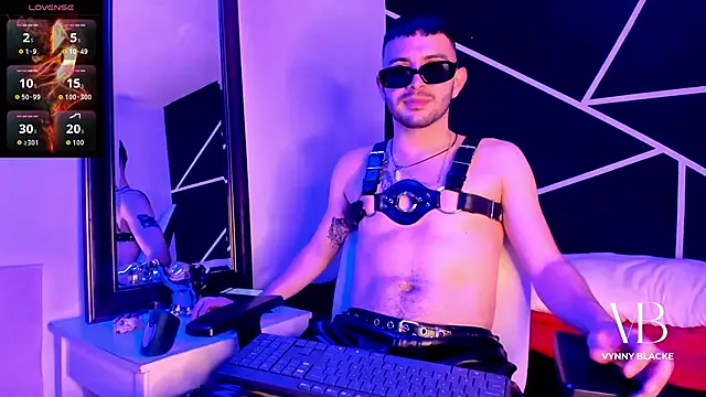 VynnyBlacke  online show from October 2025 10:26:02 PM