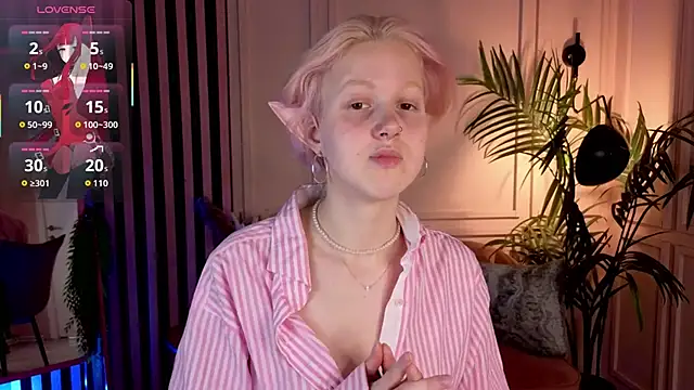 luna son online show from November 2025 09:59:01 PM