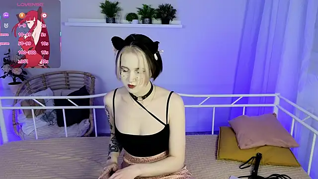 luna son online show from December 2025 08:24:02 PM