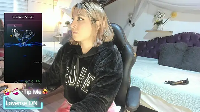 sophialyh 1 online show from February 2026 01:00:02 PM