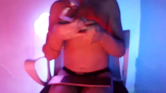 highinhtxx online show from April 2026 05:56:01 AM