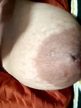 Hotmommax online show from October 2025 05:22:02 PM