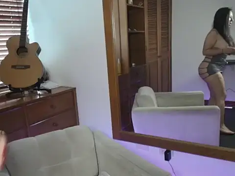 Snapshot of Talia__velvet chatting on November 2025 01:47:02 PM Talia velvet online show from November 2025 01:47:02 PM