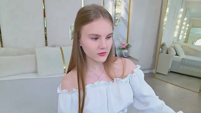 Snapshot of Lili_Lohan chatting on May 2026 05:05:01 AM Lili Lohan online show from May 2026 05:05:01 AM