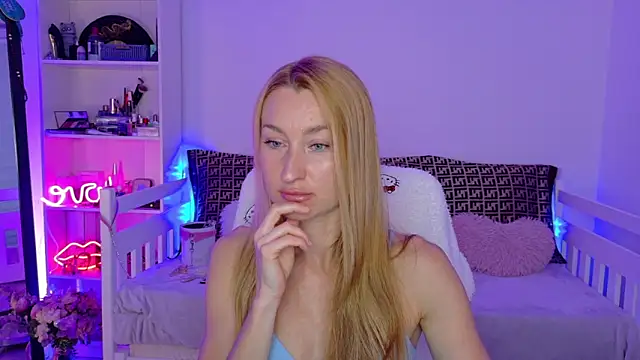 MysticRoxanne online show from December 2025 06:55:01 AM