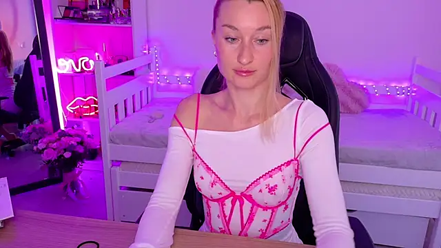 MysticRoxanne online show from January 2026 01:39:01 PM