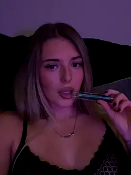 EllieEllxx online show from October 2025 08:19:01 PM