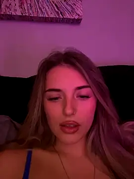 EllieEllxx online show from October 2025 07:14:02 PM