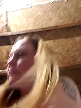 Queen2454 online show from March 2026 09:39:02 AM