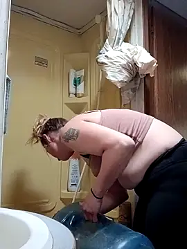 Queen2454 online show from April 2026 06:19:02 PM