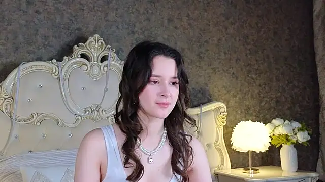 EvaSwen online show from October 2025 09:42:02 PM