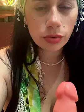 Amarteverdaderamente online show from October 2025 02:00:01 AM