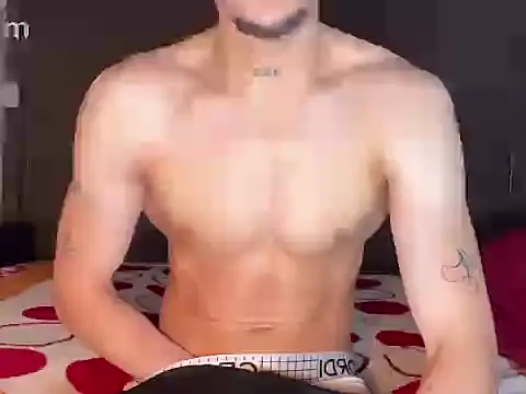 Snapshot of strongManLatino chatting on May 2026 08:00:01 AM strongManLatino online show from May 2026 08:00:01 AM