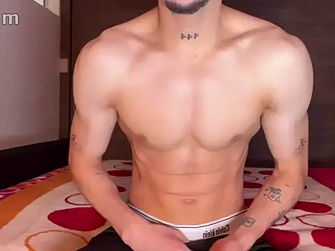 Snapshot of strongManLatino chatting on May 2026 04:44:02 PM strongManLatino online show from May 2026 04:44:02 PM