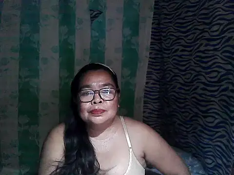 Snapshot of cris_tita chatting on April 2026 04:23:01 PM cris tita online show from April 2026 04:23:01 PM