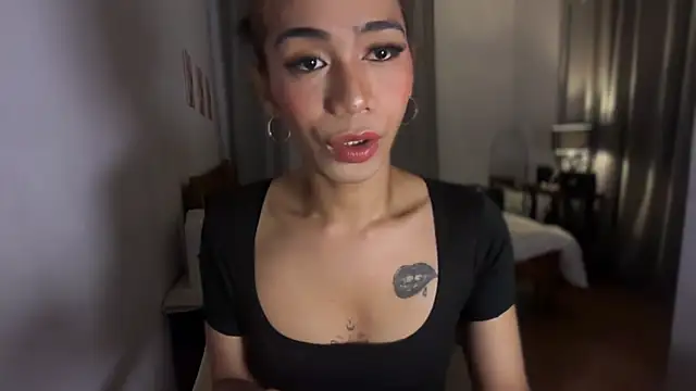 TsManikaXx online show from April 2026 12:47:01 PM