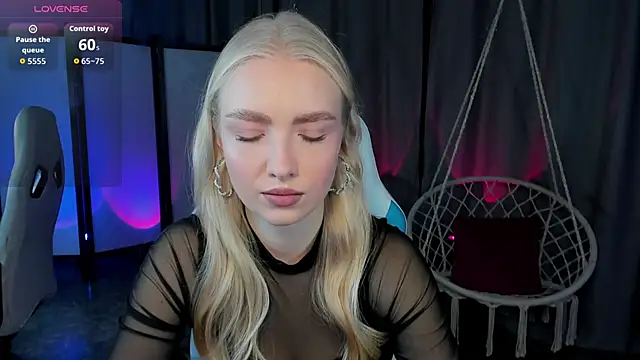 Snapshot of TessaGrays chatting on November 2025 08:18:01 AM TessaGrays online show from November 2025 08:18:01 AM