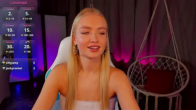 Snapshot of TessaGrays chatting on December 2025 08:32:02 AM TessaGrays online show from December 2025 08:32:02 AM