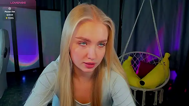 Snapshot of TessaGrays chatting on February 2026 12:54:02 PM TessaGrays online show from February 2026 12:54:02 PM