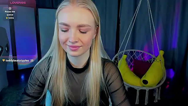 Snapshot of TessaGrays chatting on February 2026 07:47:02 AM TessaGrays online show from February 2026 07:47:02 AM