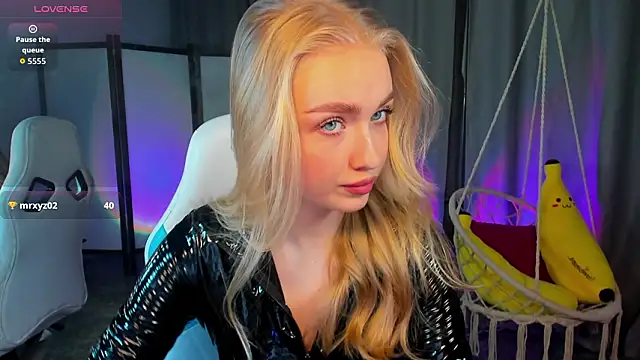 Snapshot of TessaGrays chatting on February 2026 08:07:01 AM TessaGrays online show from February 2026 08:07:01 AM