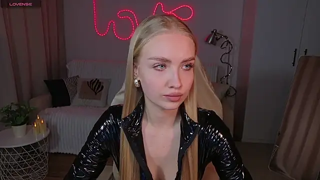 Snapshot of TessaGrays chatting on February 2026 05:43:02 PM TessaGrays online show from February 2026 05:43:02 PM