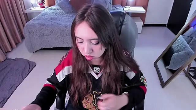 Scarlett  Cooper   online show from December 2025 12:56:01 PM