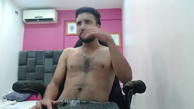 Juan FelipeX01 online show from October 2025 03:29:01 PM