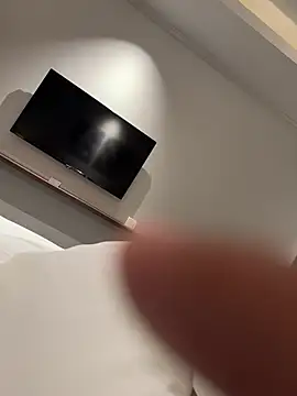 HenryLee1983-cums online show from April 2026 12:40:01 PM