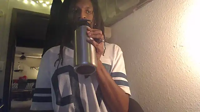 Snapshot of AlickleStiff chatting on November 2025 02:10:01 AM AlickleStiff online show from November 2025 02:10:01 AM