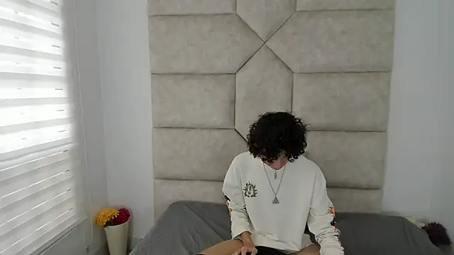 Scaarlett 22  online show from October 2025 05:35:01 PM