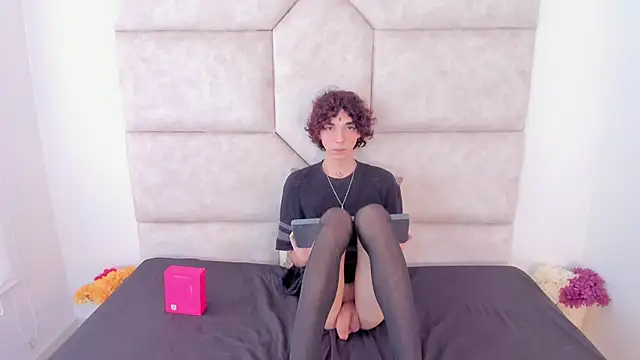 Scaarlett 22  online show from October 2025 06:08:01 PM