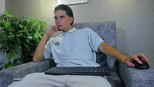 Snapshot of Axelwiliams chatting on November 2025 05:46:02 AM Axelwiliams online show from November 2025 05:46:02 AM