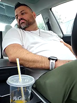 Roddog18 online show from November 2025 07:18:02 PM