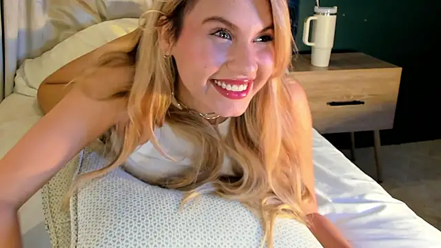 Snapshot of mia_curry chatting on June 2026 07:23:01 PM mia curry online show from June 2026 07:23:01 PM