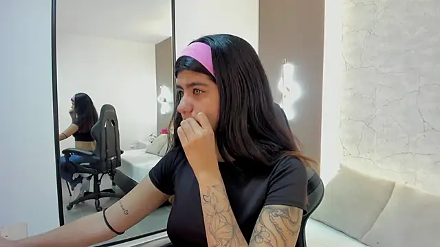 Snapshot of fiorella18_ chatting on November 2025 02:10:02 AM fiorella18 online show from November 2025 02:10:02 AM