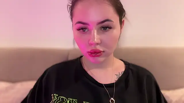 Snapshot of AlmaryKim chatting on November 2025 08:33:02 PM AlmaryKim online show from November 2025 08:33:02 PM