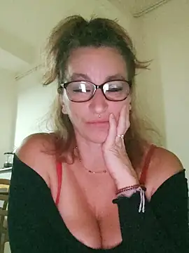 Fifi83Bell online show from November 2025 07:25:02 PM