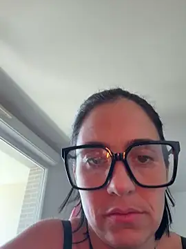 LaPetiteKim online show from April 2026 12:00:02 PM