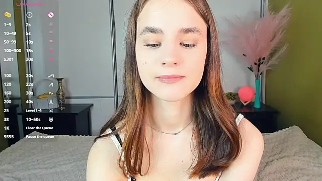 JinnyMcie online show from April 2026 11:41:01 AM